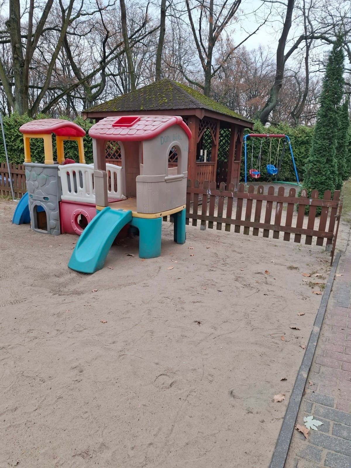 Plac zabaw — zdjęcie 1