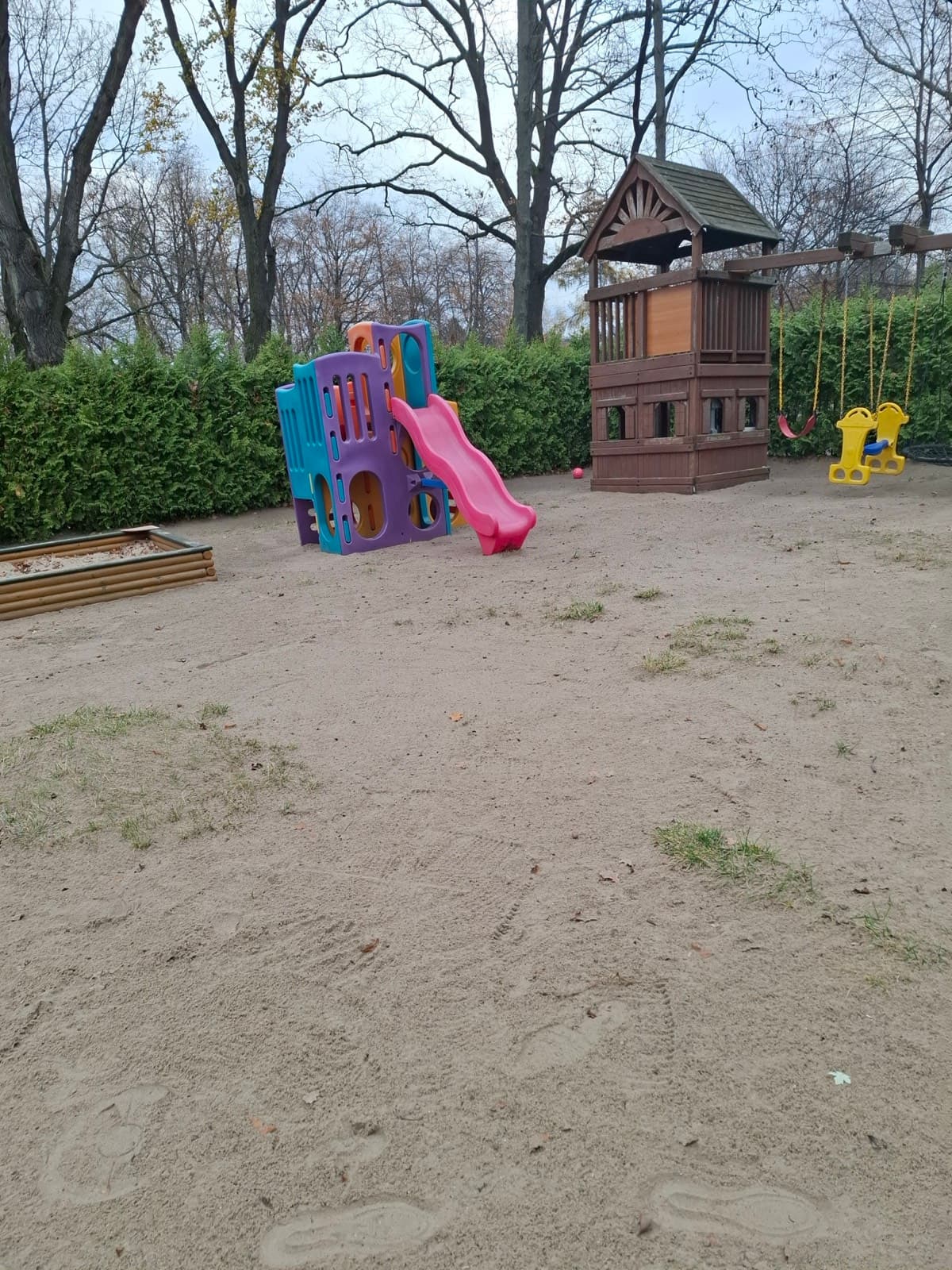 Plac zabaw — zdjęcie 2