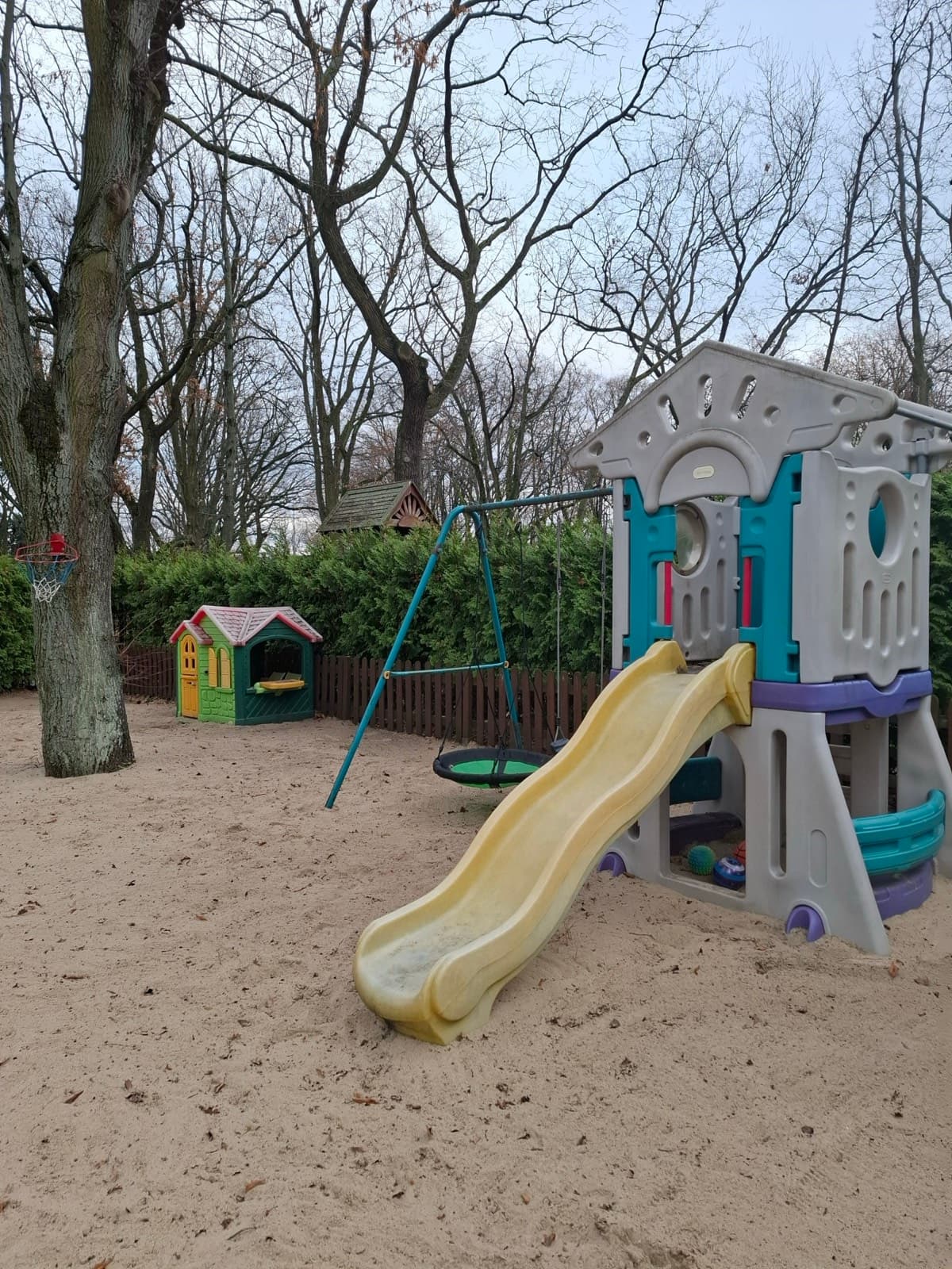 Plac zabaw — zdjęcie 3